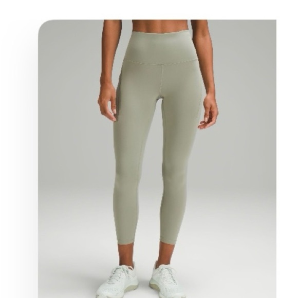 Lululemon Women's High-Waisted wunder train with pockets 25 inch brand nwot - Picture 7 of 7